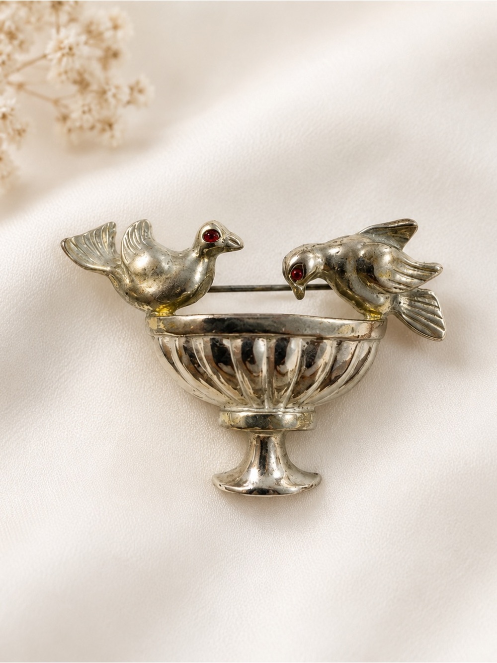 Jordache Brooch Two Birds at a Birdbath Locking Safety Clasp 1.5 x 2.5